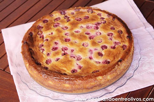Tarta de queso, chocolate blanco y frambuesas www.cocinandoentreolivos (7)