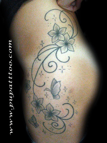 Tatuaje enredadera Pupa Tattoo, Granada by Marzia PUPA Tattoo