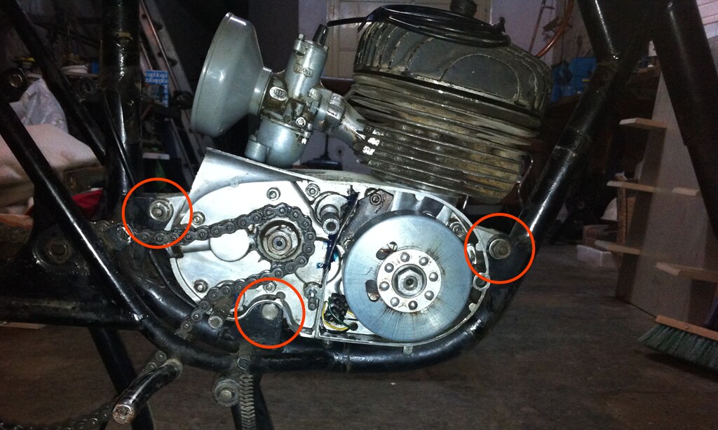 Puntos de sujeción del motor al chasis de la montesa impala