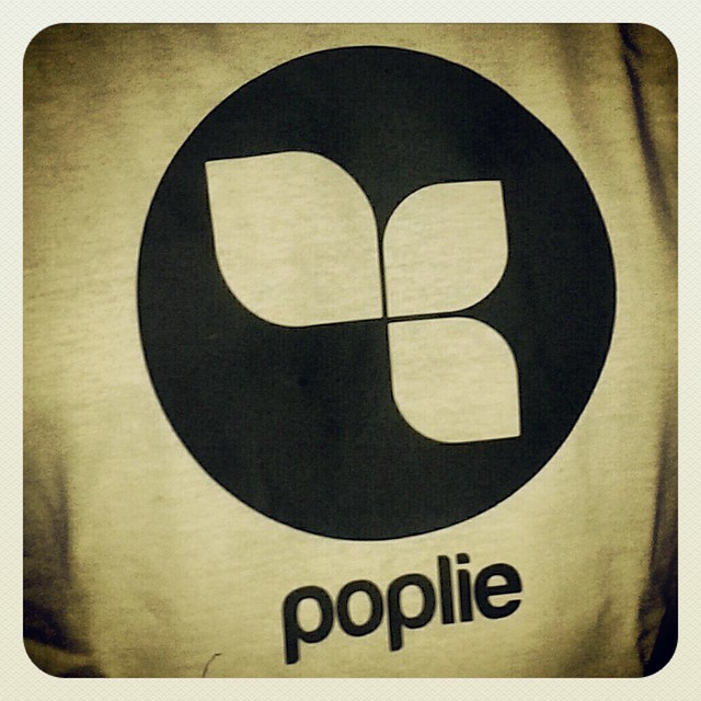 Poplie Logo in t-shirt