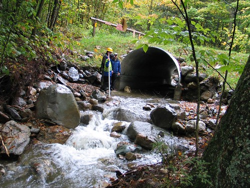 A recently installed arched culvert designed with the Stream Simulation Approach on the Green Mountain National Forest days after the Hurricane Irene catastrophe shows no stream blockage. Photo credit: U.S. Forest Service.