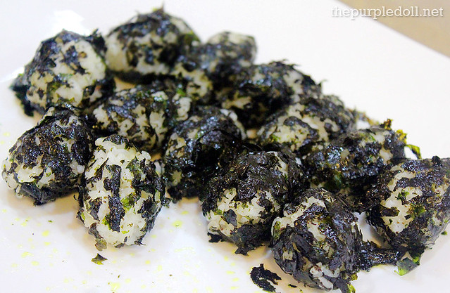 Jumeok Bap (Dried Seaweed Rice Ball)