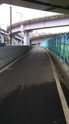 至秀朗橋自行車道