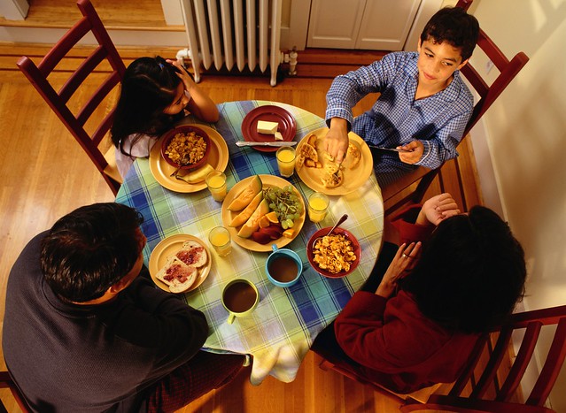 Family of four has dinner together. Photo: Thinkstock