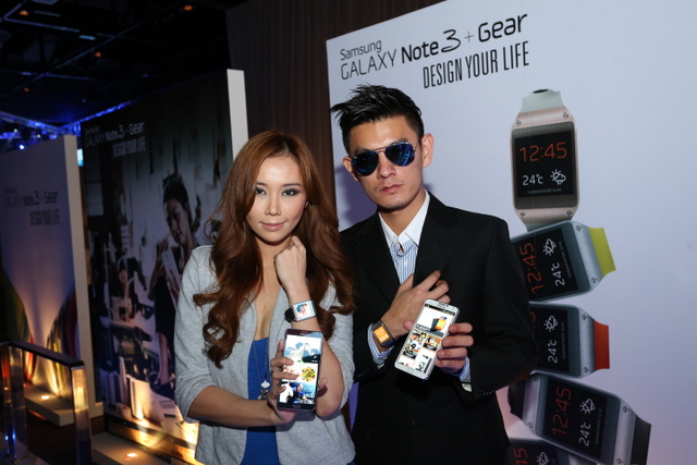 Galaxy Note 3 And Galaxy Gear. Picture 7