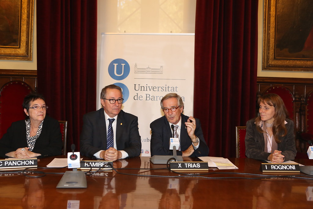 Signatura conveni cessió pisos a l Ajuntament a la Universitat de Barcelona