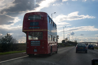 Ancien bus à impériale en direction de Londres