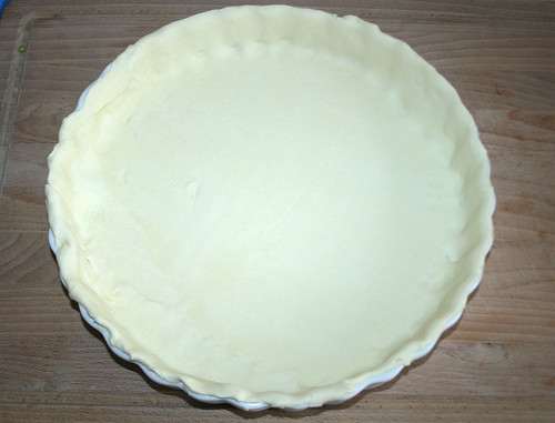22 - Blätterteig in Form geben / Add puff paste to casserole