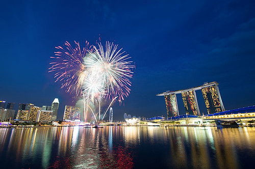 Singapore fireworks by Haryadi Be