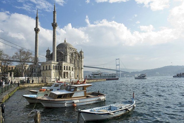 A-beautiful-view-of-Ortakoy-Mosque-and-Bosphorus-bridge,-Istanbul,-Turkey