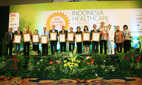Indonesia Health Care Marketing & Innovation Conference 2013 – Foto Bersama Pemenang I.