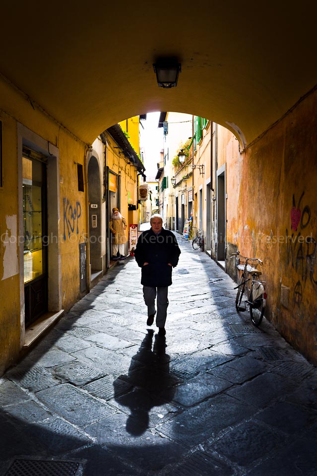 Alley @ Pisa, Italy