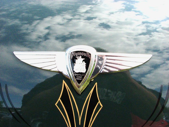 '37 PLYMOUTH SEDAN MAY 52012trunk emblem