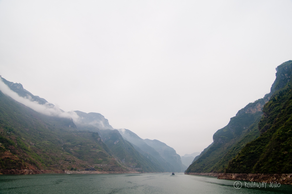 Wu_Gorge_Three_Gorges_Yangtze_River_Cruise
