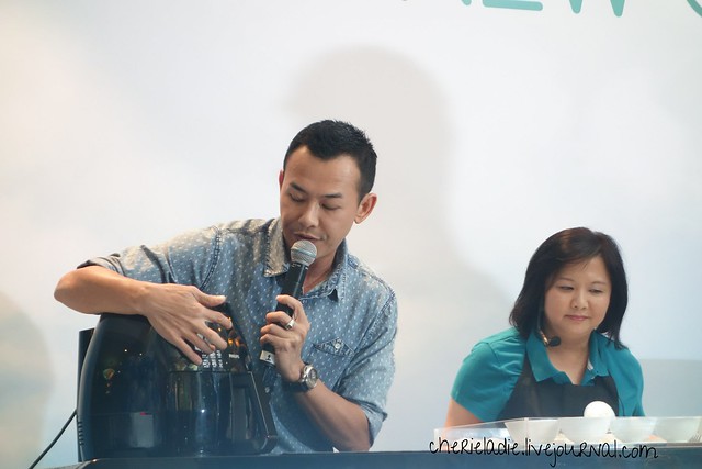 Bryan Wong & Chef Dable in a cooking demonstration using the air fryer