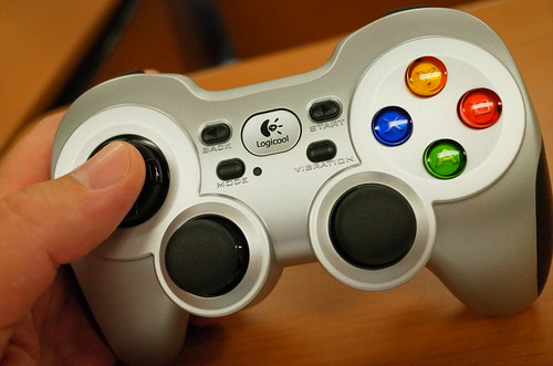 G-cluster game controller