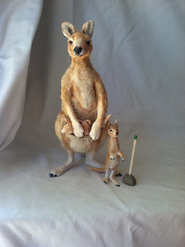 1:12 Kangaroo and babeis by woolytales.com