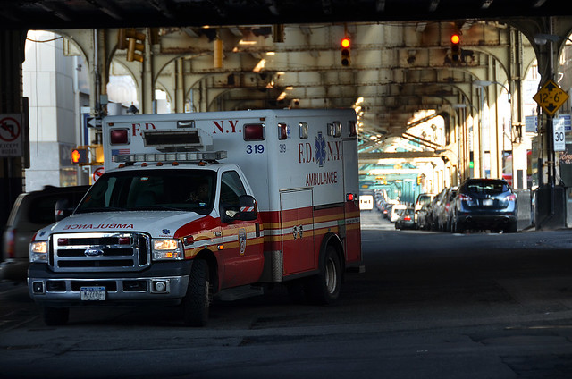 Ambulancia en el barrio del Bronx