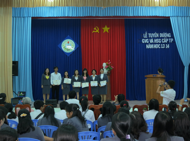 Buổi lễ tuyên dương GVG, HSG cấp thành phố năm học 2013 – 2014