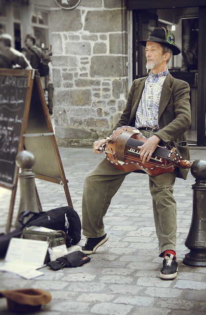 Dinan street musician
