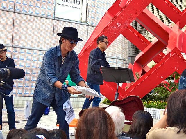コブクロ ストリートライブ お手製チラシ配布 2013年10月18日 アリスガーデン 広島市中区新天地