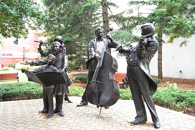 Family band statue, Holland, Michigan