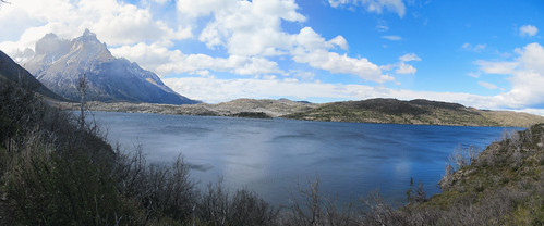 Torres del Paine: trek du W. Jour 3: à gauche, le lac est gris mais à droite, il est bleu...