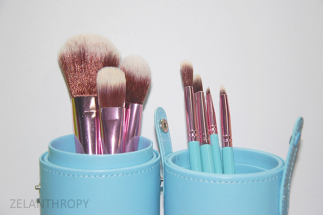 7 piece brush set, Chic cosmetics cover photo, chic cosmetics manila, chic cosmetics 7 piece brush set, best brushes, great affordable brushes, travel brushes, brush set, brush case