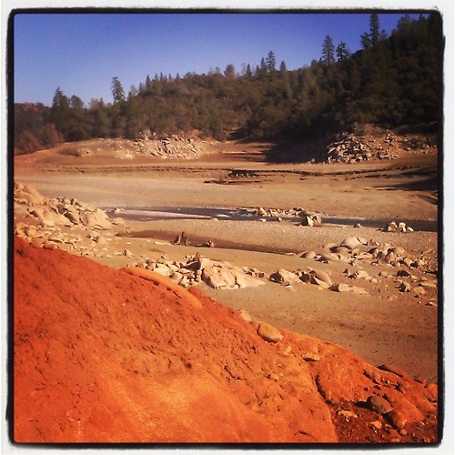 Our terrible CA drought. North Fork of the American River at Rattlesnake Bar State Park, Newcastle, Ca. All this pale and red earth should be underwater. #drought #folsomlake #northfork #california #water