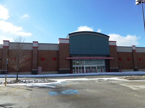 former Circuit City, Garfield Heights, OH (by: Fan of Retail, creative commons)