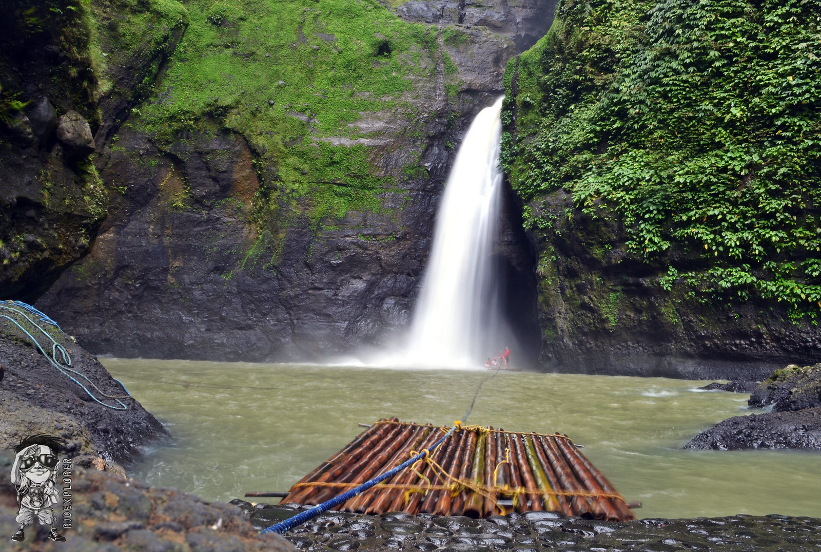 A Short Visit to Pagsanjan Falls / Magdapio Falls - Escape Manila