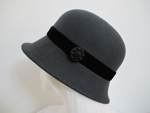 Anthracite grey wool felt hat with black velvet ribbon band and button trim
