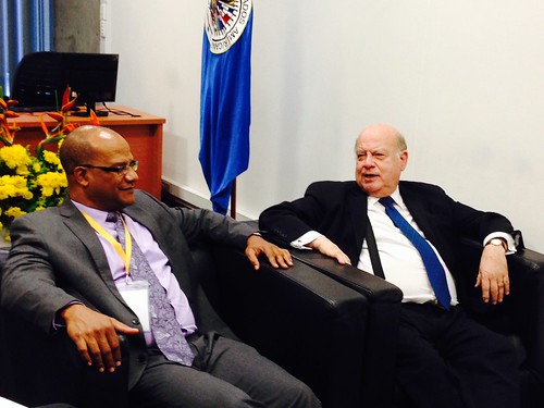 Secretario General Insulza se reúne con el Ministro de Seguridad Nacional de Jamaica