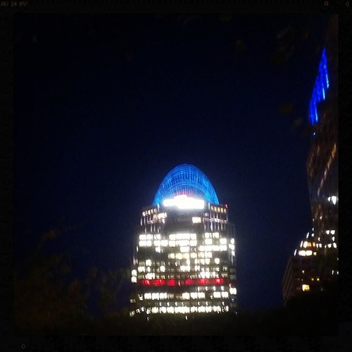 Downtown details. A blue tiara atop Great American Tower at Queen City Square.