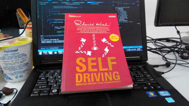 Baca buku: Self Driving