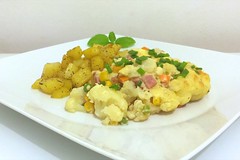 Gratinated cauliflower with thyme honey potatoes  / Gratinierter Blumenkohl mit Thymian-Honigkartoffeln