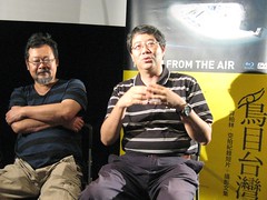 齊柏林（左）和陳明章（右）談《鳥目台灣》，洪郁婷攝。