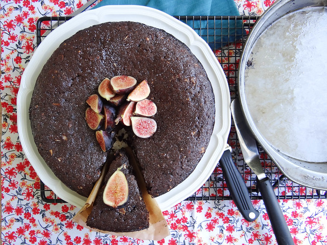 coconut molasses cake // fresh figs
