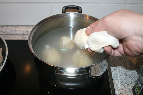 23 - Klöße hinein geben / Add dumplings
