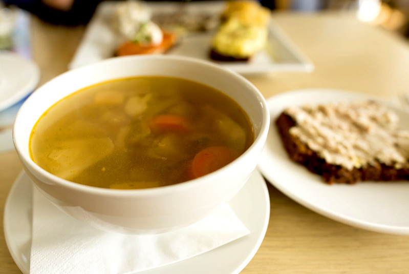 Icelandic meat soup and rye bread