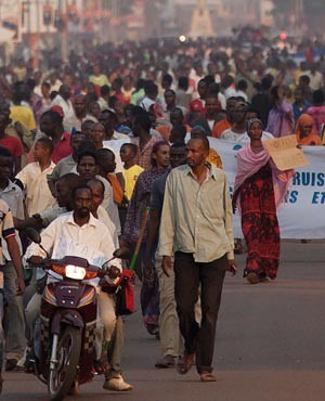 Demonstration in the Central African Republic (CAR) against French imperialist intervention. France has sent 1,600 troops to occupy the mineral-rich state. by Pan-African News Wire File Photos