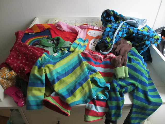 Sander 12 månader, axplock av kläder som används just nu