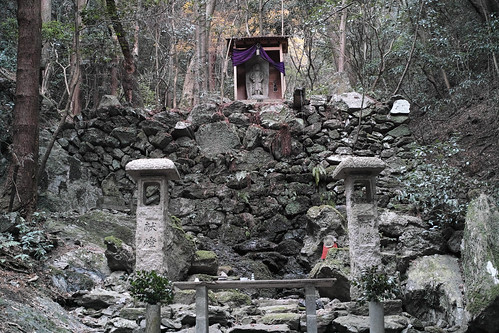 上醍醐寺参道、不動の滝
