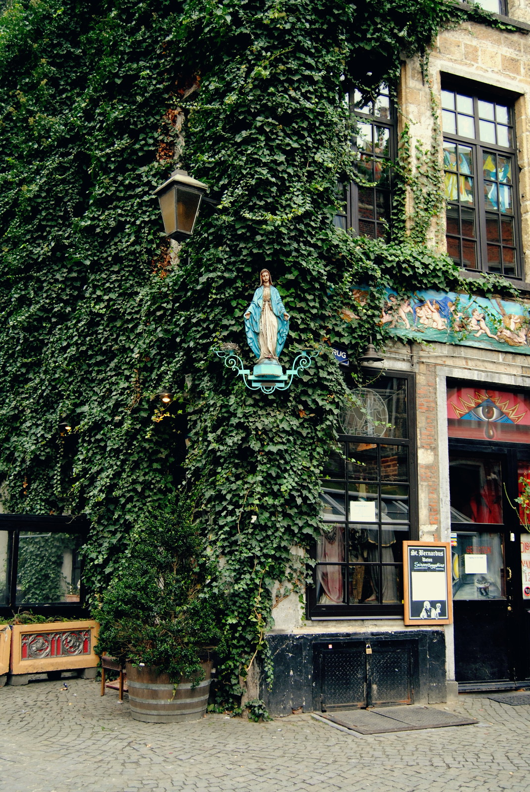 A small statue of the Virgin Mary in the streets of Antwerp.