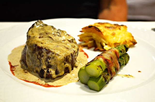 Steak with asparagus, Hotel Calitxo, Mollo, Pyrenees, Spain