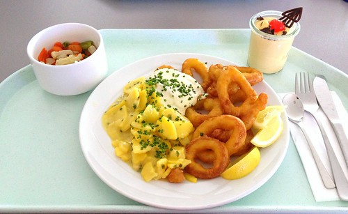 Gebackene Calamari mit Remoulade & Kartoffelsalat / Baked calamari with remoulade & potato salad