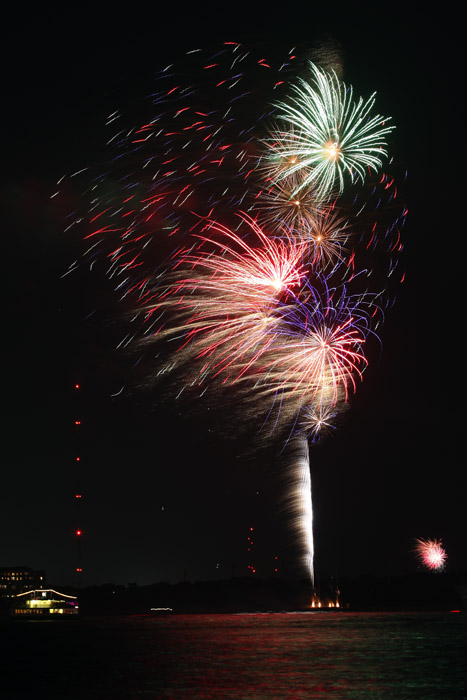 web_fireworks_0129