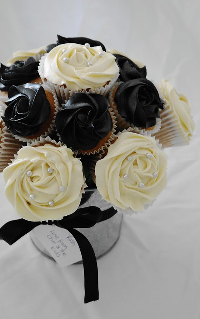 Black and White Cupcake Bouquet