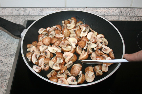 25 - Pilze anbraten / Braise mushrooms