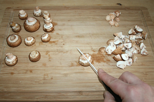 11 - Champignons vierteln / Quarter mushrooms